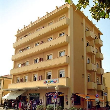 Residence Carioca Римини Экстерьер фото